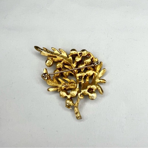 Vintage Alan J Faux Pearl Gold Tone Leaf Brooch Pin Signed - Picture 3 of 6